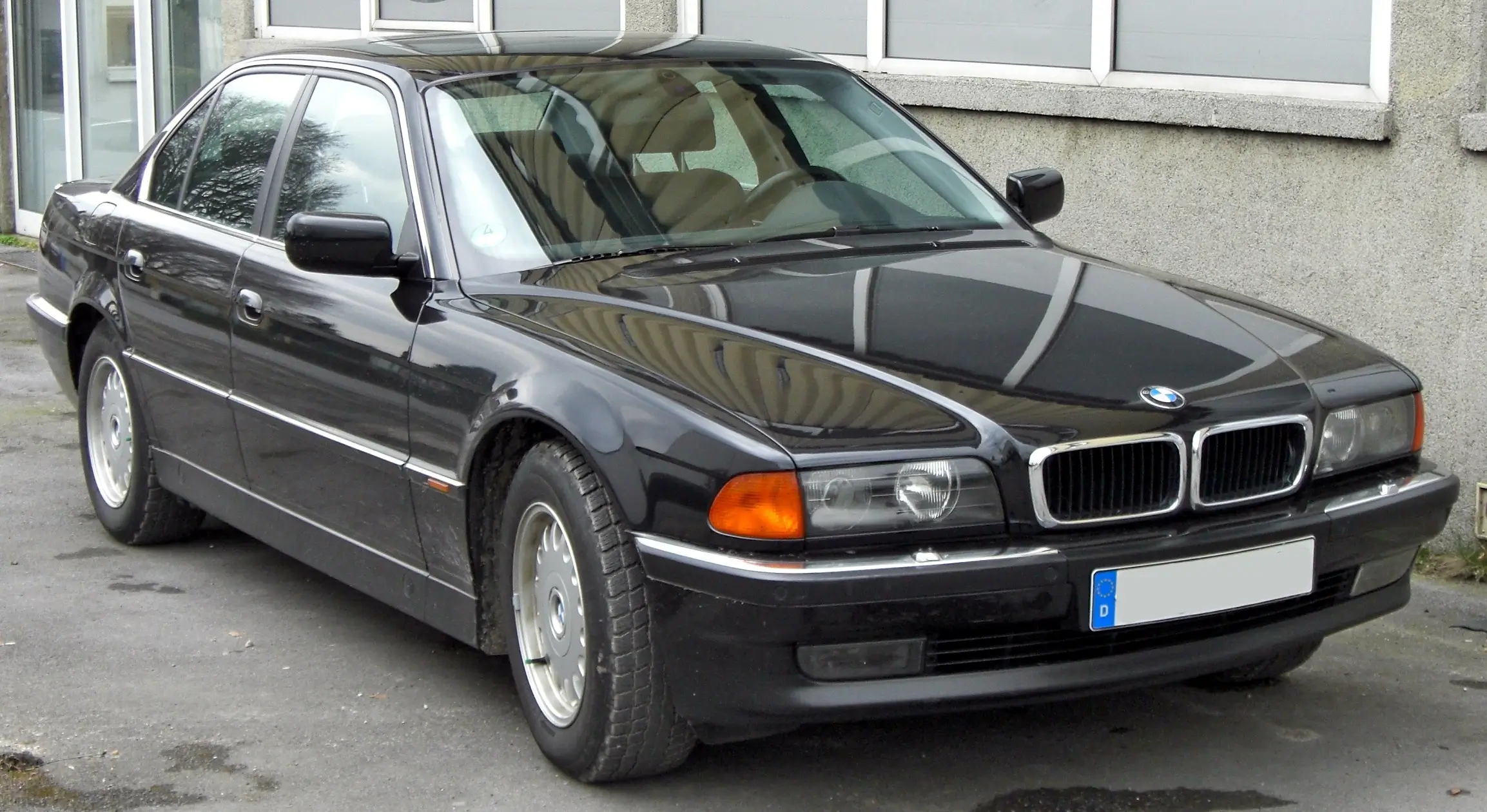 Історія моделі BMW E38