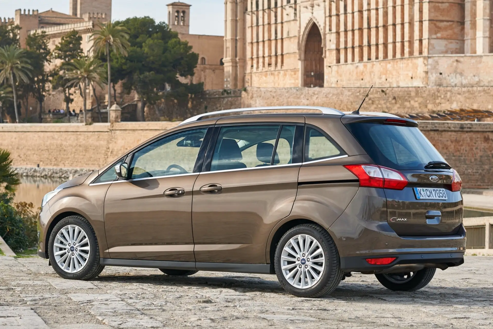 Переваги та недоліки Ford C-Max