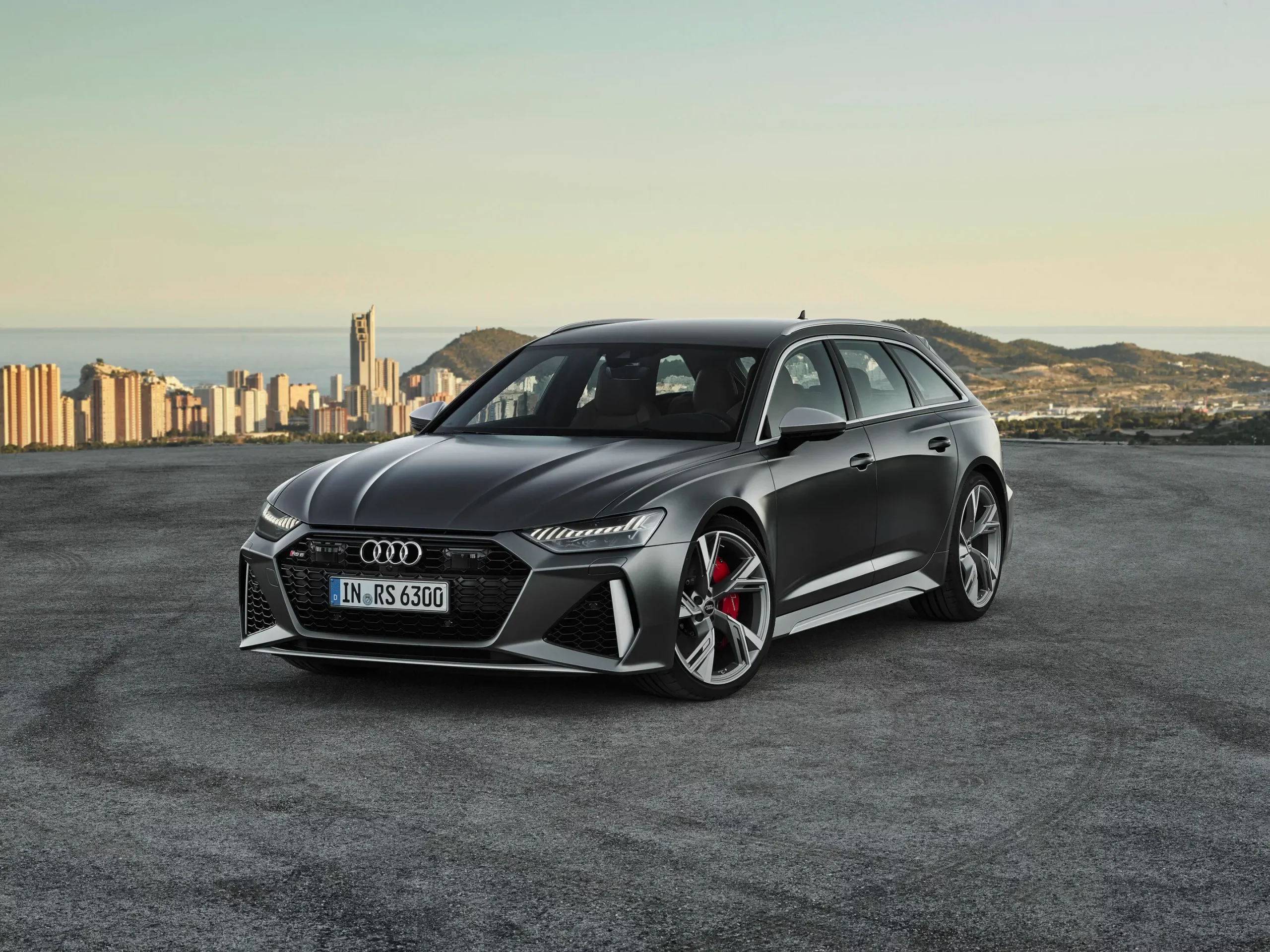 Характеристики Audi RS6: максимальна продуктивність у стильній формі